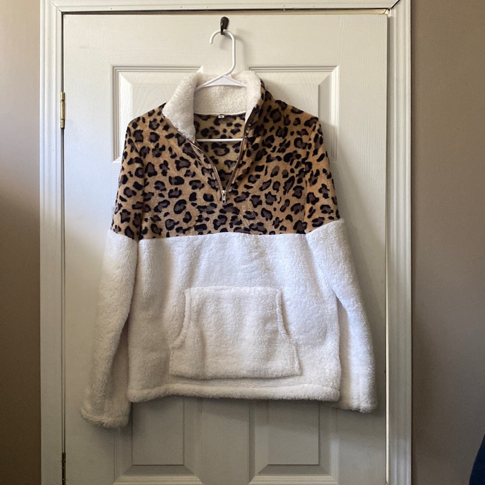 Leopard and off-white sherpa pullover